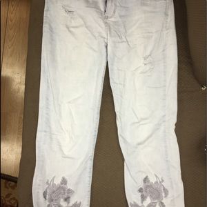 celebrity pink jeans w embroidered flowers